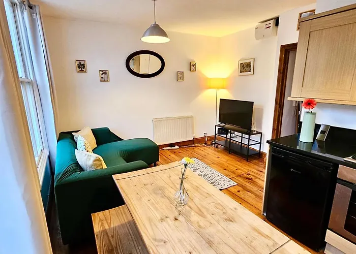 Lovely 1 Bed Apartment 2 Min To Station